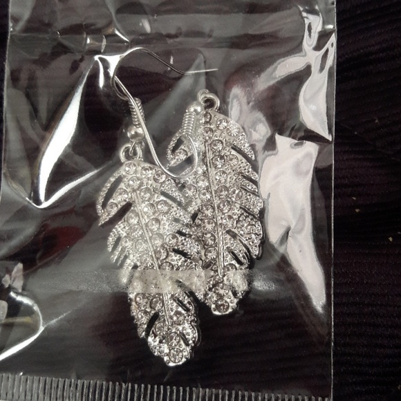 Angel Wing Earrings White Gold Plated NWOT - Picture 5 of 7